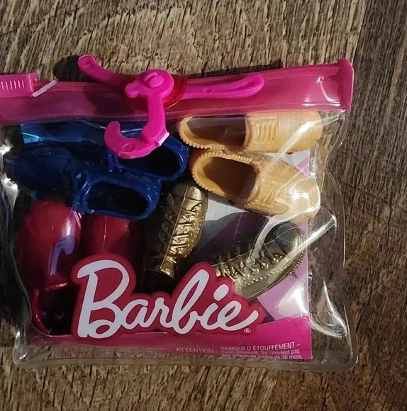 3 Disney Princesses Fashion Accessories  and 1 pk  Ken Shoes - Picture 10 of 10